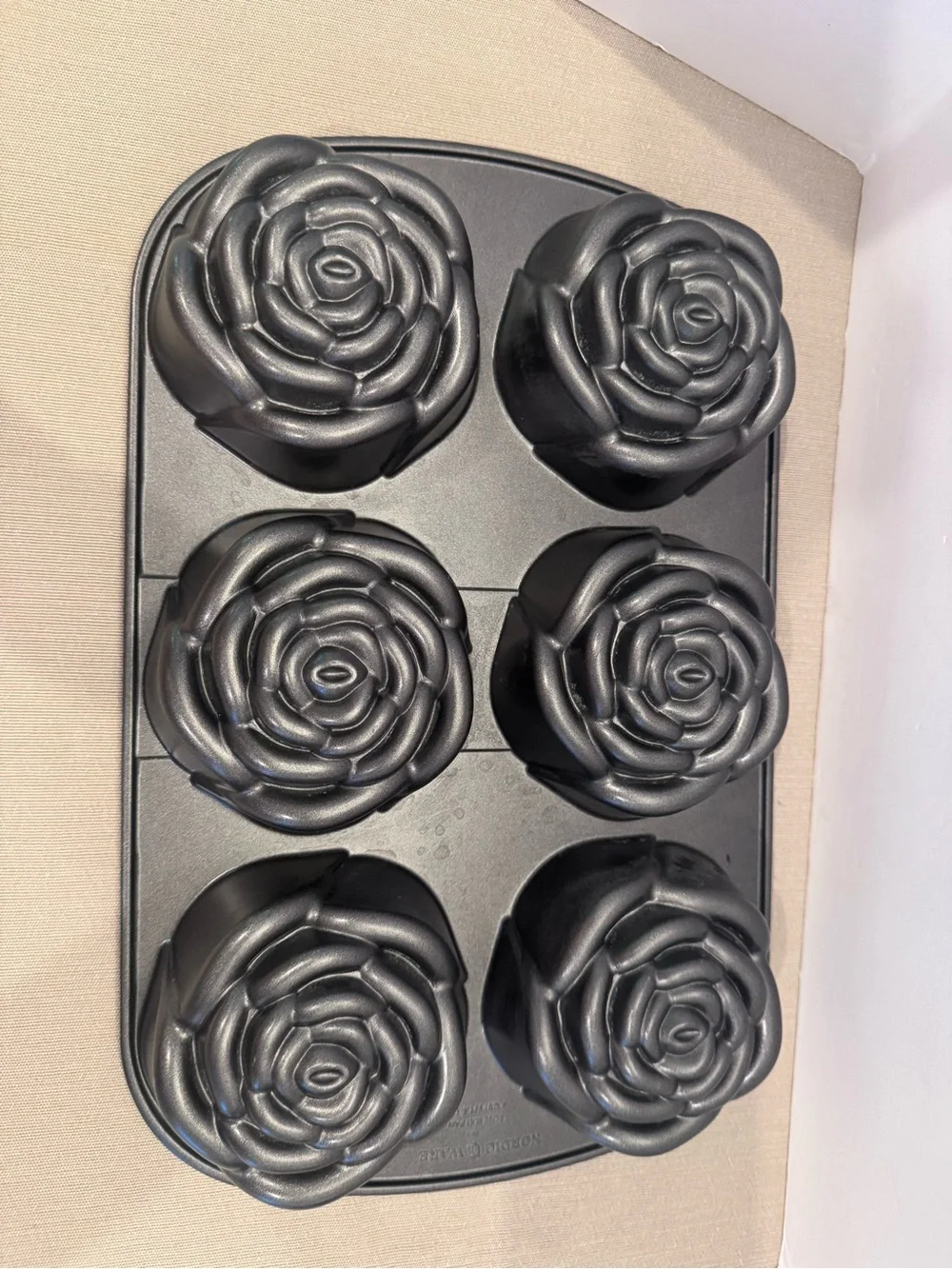 Nordic Ware Rose Bud Pan 6 Cup Cast Aluminum Non-Stick Floral Cake Mold Grey USA